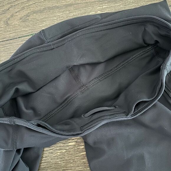 Lululemon Capris Leggings in Black size 4 ruched style on hems pockets - Picture 7 of 8